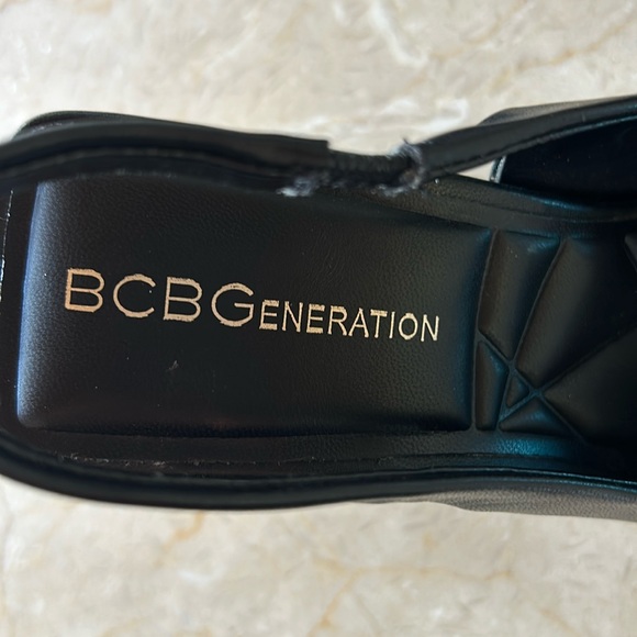 BCBGeneration Trina Pump size 5 . 3.5 inch block heel. Black - Picture 9 of 9